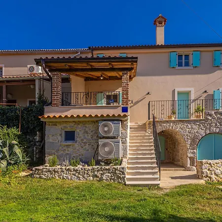 Mavra With Private Pool