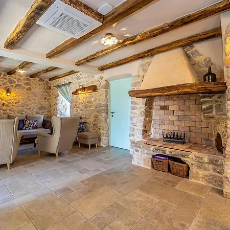 Case de vacanță Mavra With Private Pool