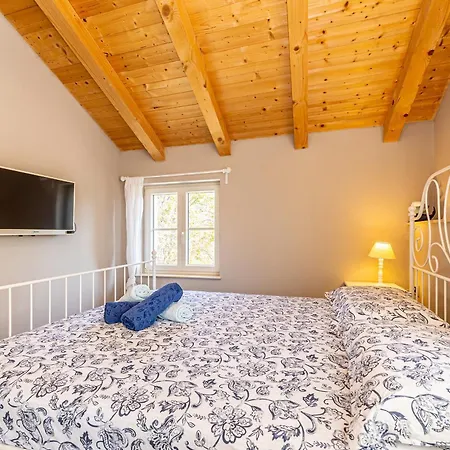 Mavra With Private Pool *