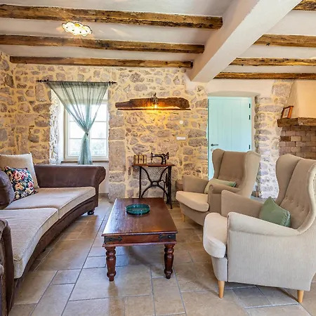 Сasa de vacaciones Mavra With Private Pool *