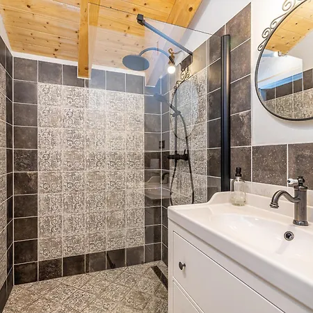 Mavra With Private Pool Сasa de vacaciones