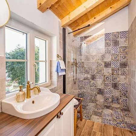 Сasa de vacaciones Mavra With Private Pool Risika