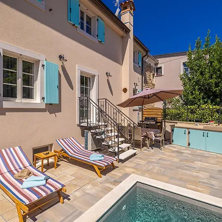 Mavra With Private Pool Сasa de vacaciones Risika