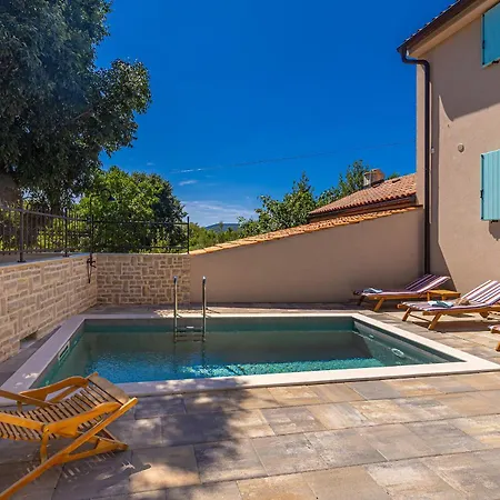 Mavra With Private Pool 펜션 *