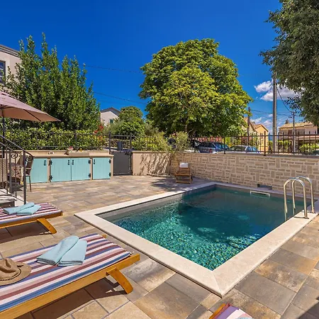 Сasa de vacaciones Mavra With Private Pool Risika