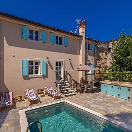 Mavra With Private Pool Сasa de vacaciones Risika