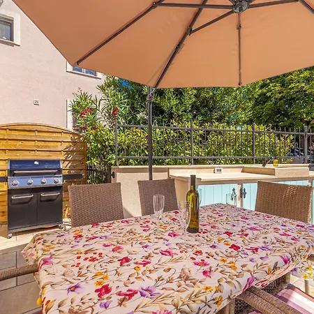 Holiday home Mavra With Private Pool Risika