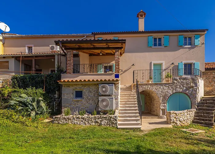 Mavra With Private Pool