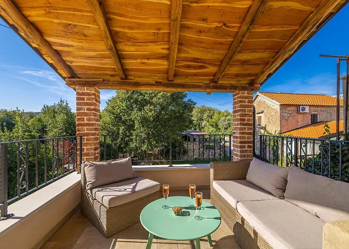 Mavra With Private Pool * 里斯卡