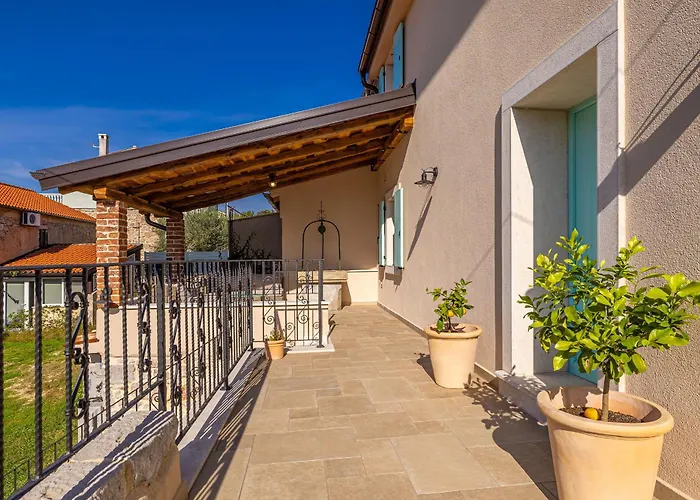 Mavra With Private Pool 度假居 里斯卡