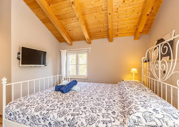 Mavra With Private Pool *