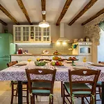 بيت للعطل Mavra With Private Pool *