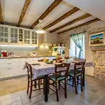 Mavra With Private Pool * ريسيكا