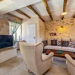 Mavra With Private Pool * ريسيكا