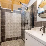 Mavra With Private Pool بيت للعطل